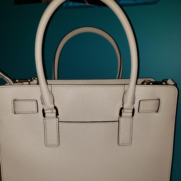 MICHAEL KORS LG DILLON TOTE & WRISLET SET - Picture 6 of 12